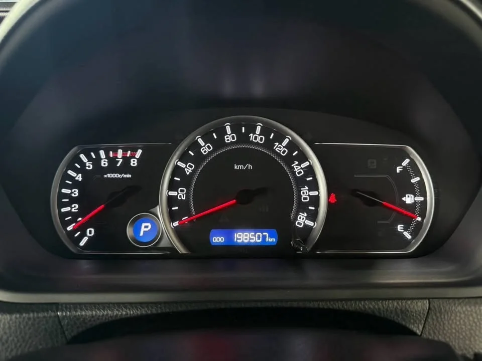 2014 Toyota Voxy III 2