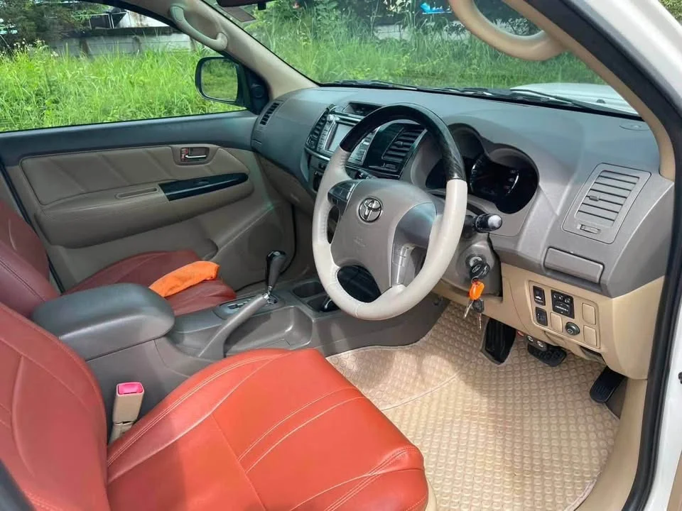 2012 Toyota Fortuner I 3