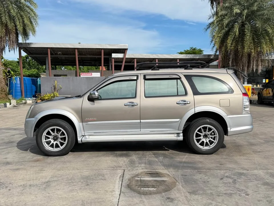 2007 Isuzu MU-7 2