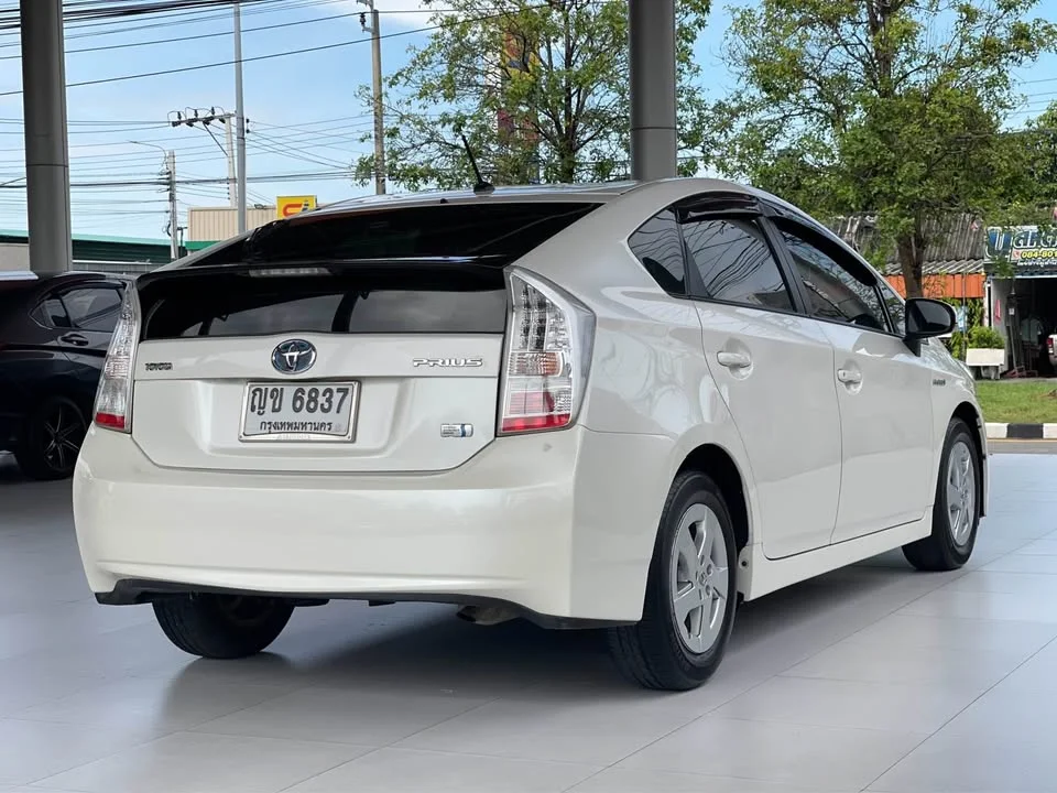 2010 Toyota Prius III 3