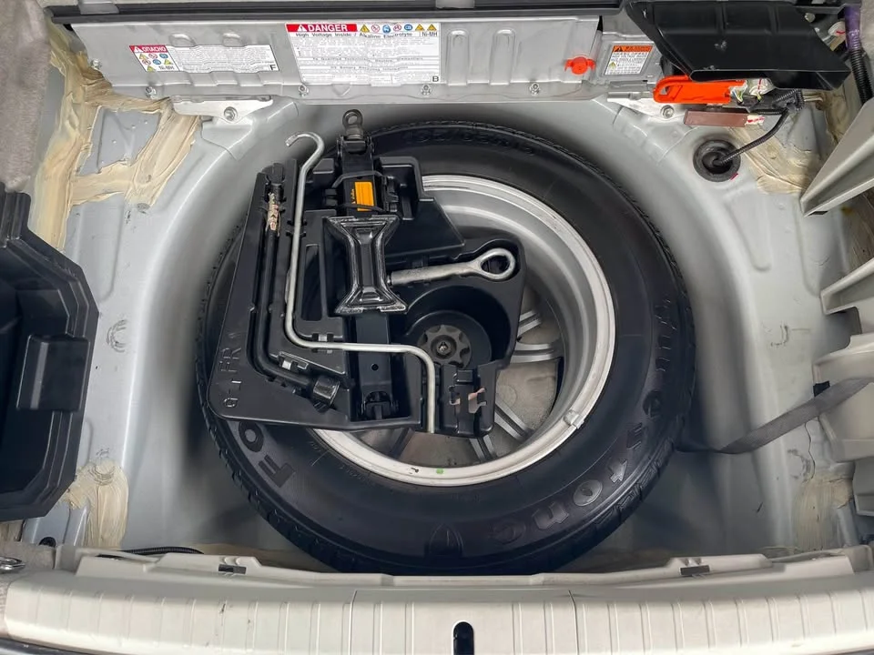 2010 Toyota Prius III 2