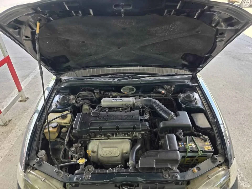 1997 Hyundai Elantra II 2