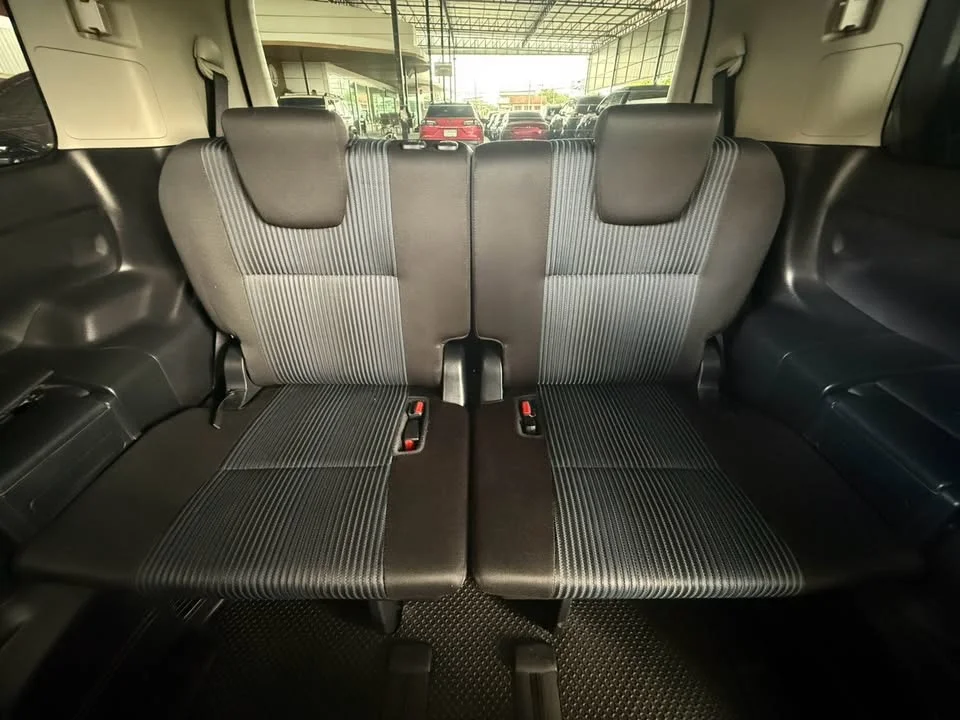 2014 Toyota Voxy III 3