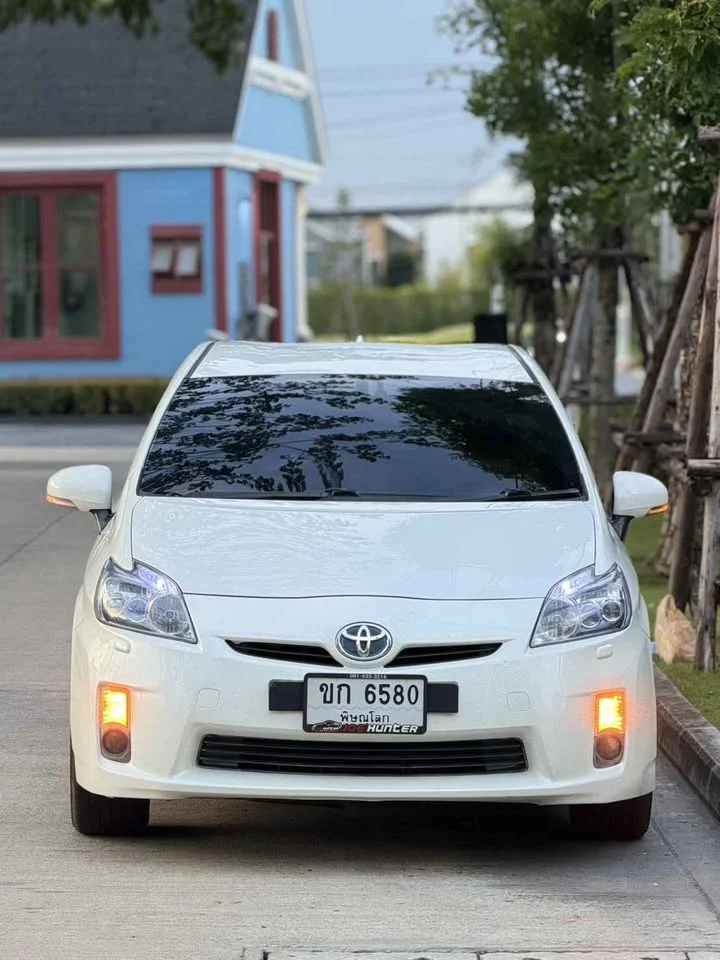 2011 Toyota Prius III 2