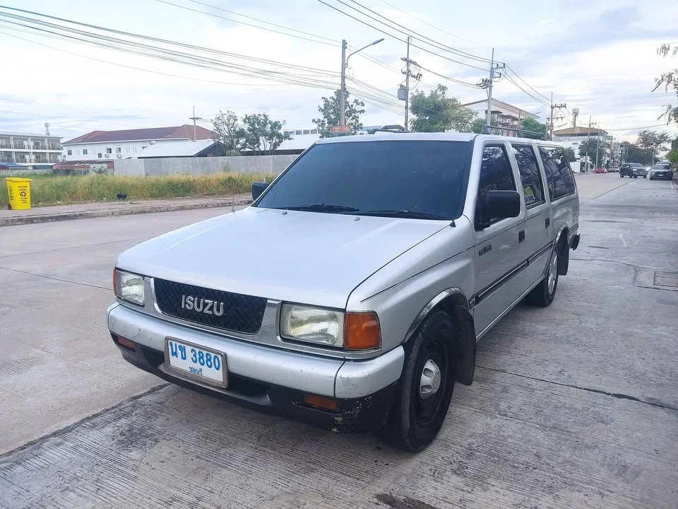 1992 Isuzu TFR III 3