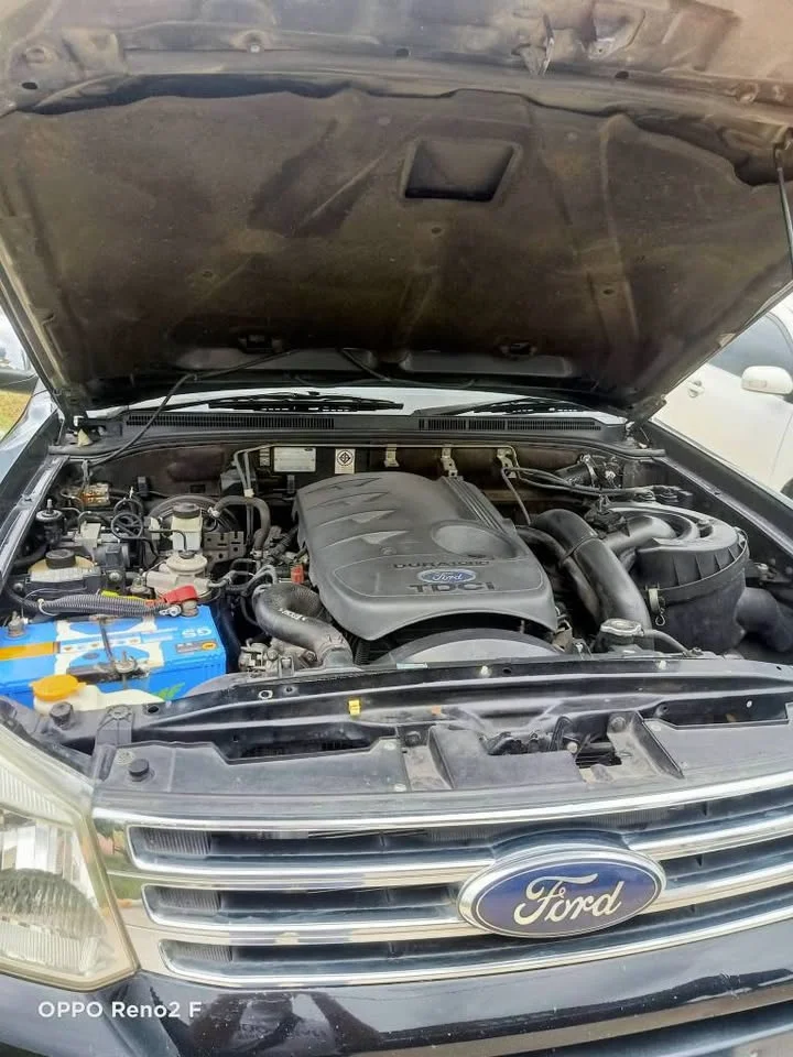 2014 Ford Everest I 2
