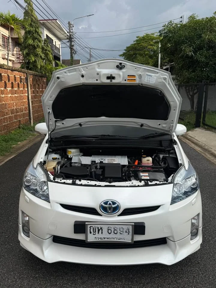 2011 Toyota Prius III 2