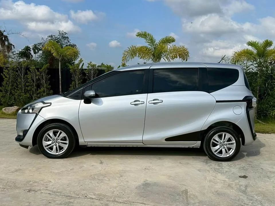 2017 Toyota Sienta II 2
