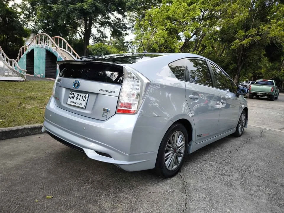 2011 Toyota Prius III 3