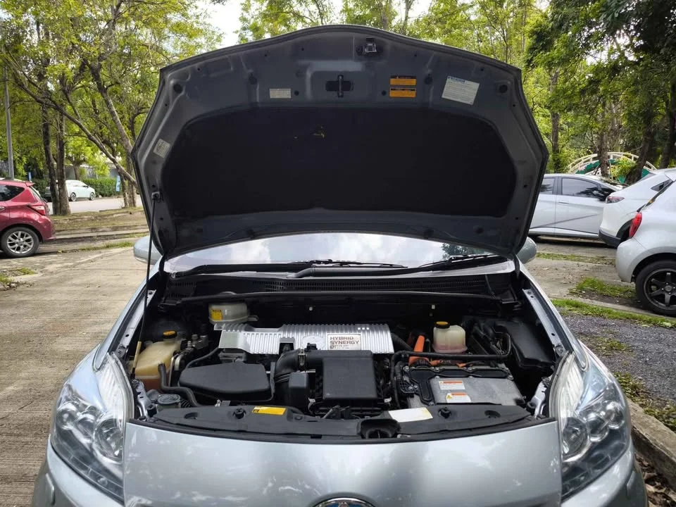 2011 Toyota Prius III 2