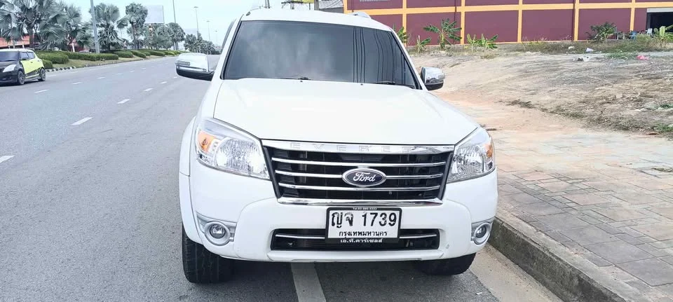 2010 Ford Everest I 3