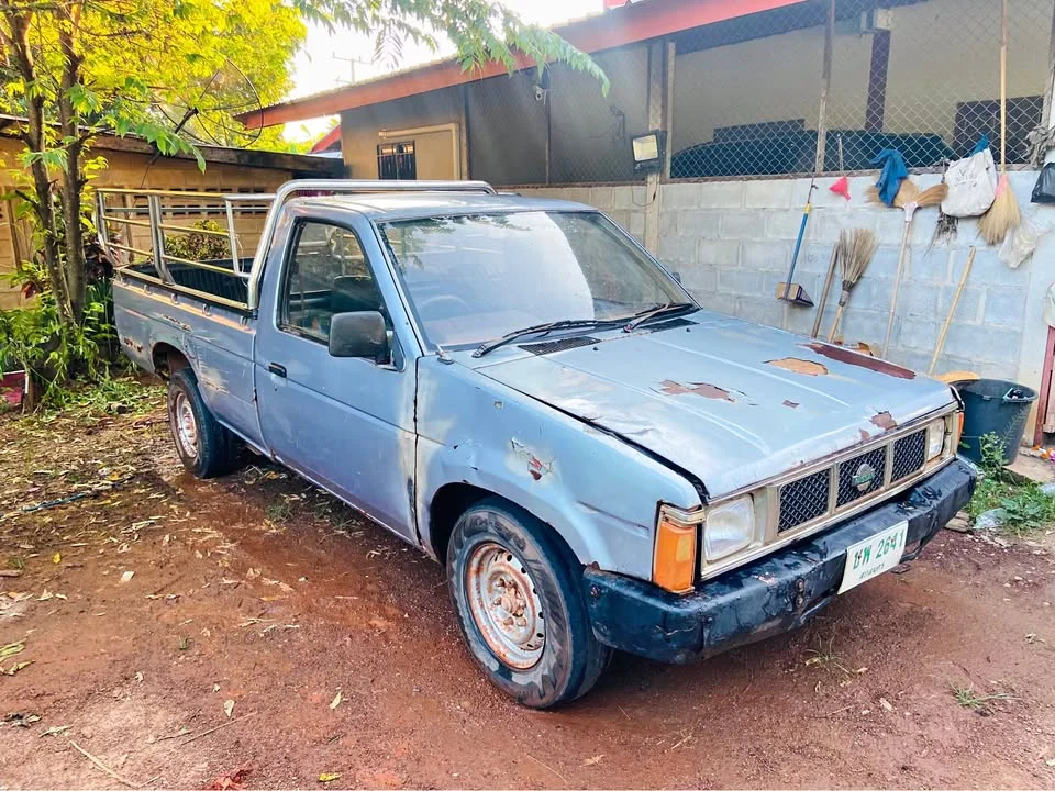 1990 Nissan Big M D21 2