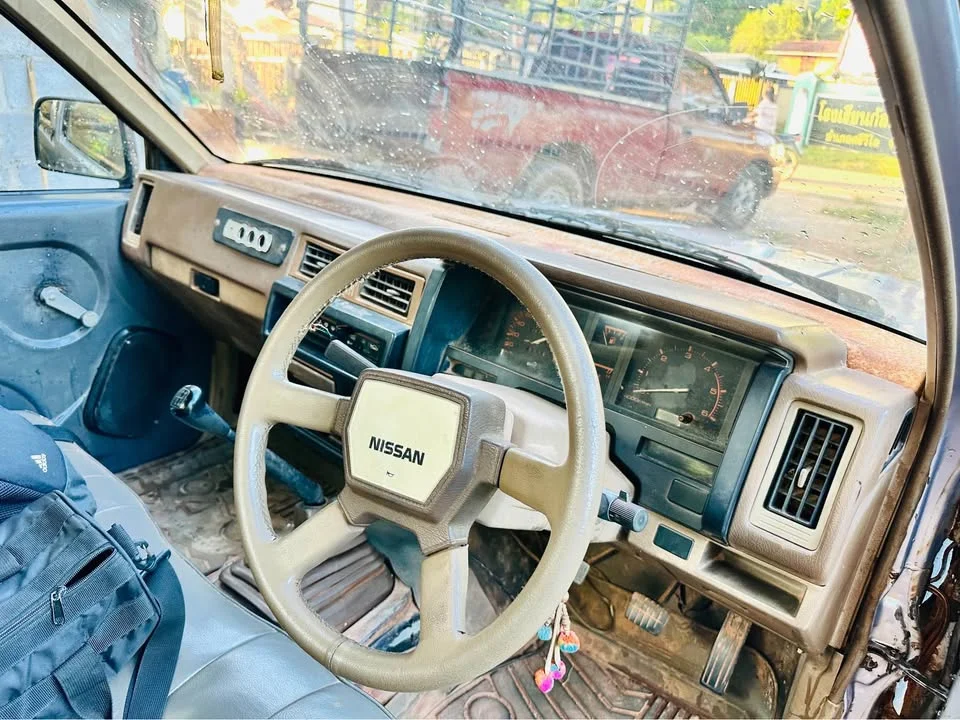 1990 Nissan Big M D21 3
