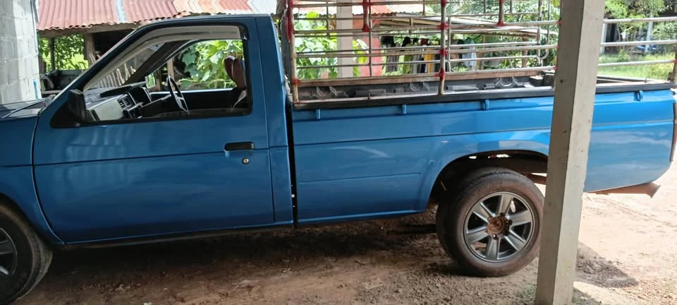 1993 Nissan Big M D21 3