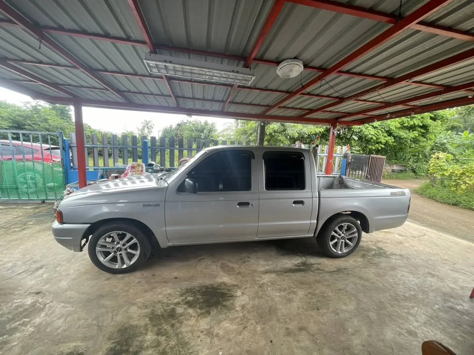 2000 Mazda 2500 Fighter V 2