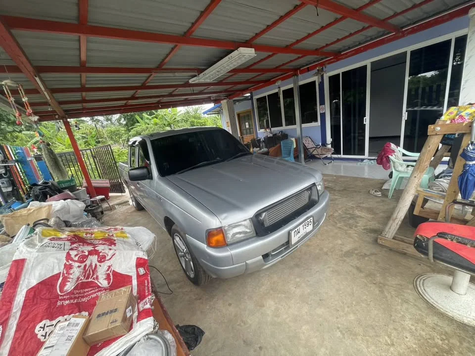 2000 Mazda 2500 Fighter V 3