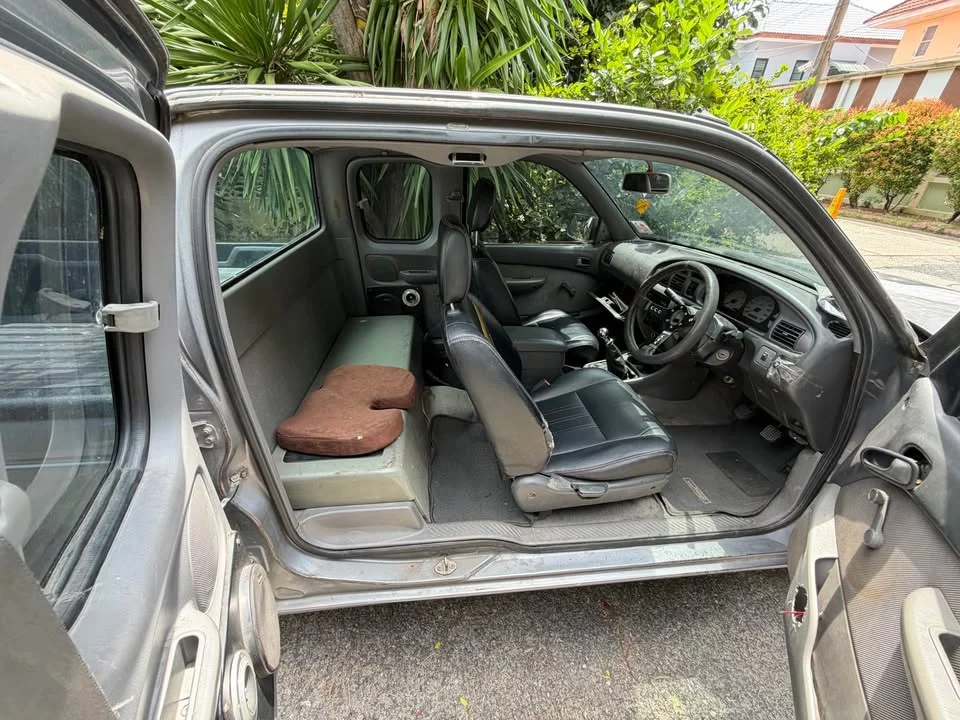 2005 Mazda 2500 Fighter V 2