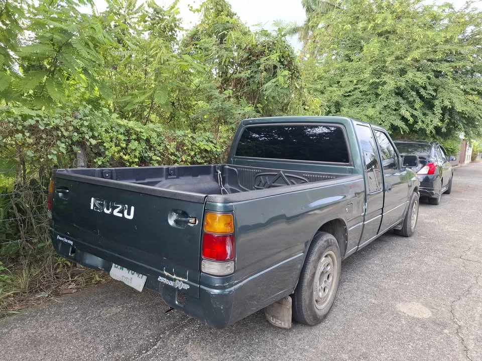 1996 Isuzu TFR III 2