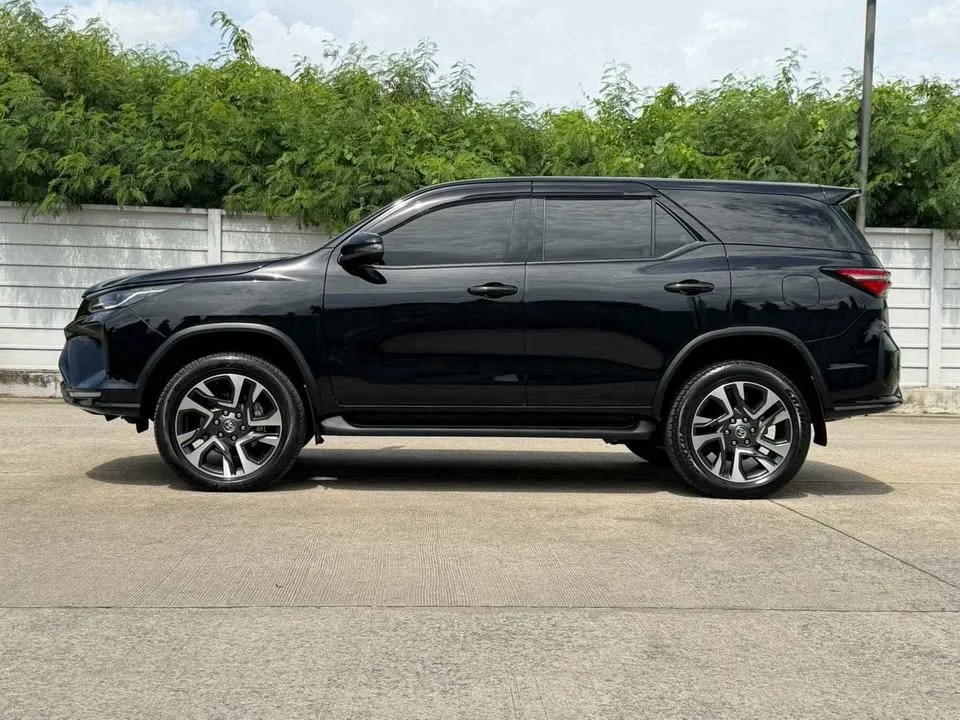 2024 Toyota Fortuner II 2