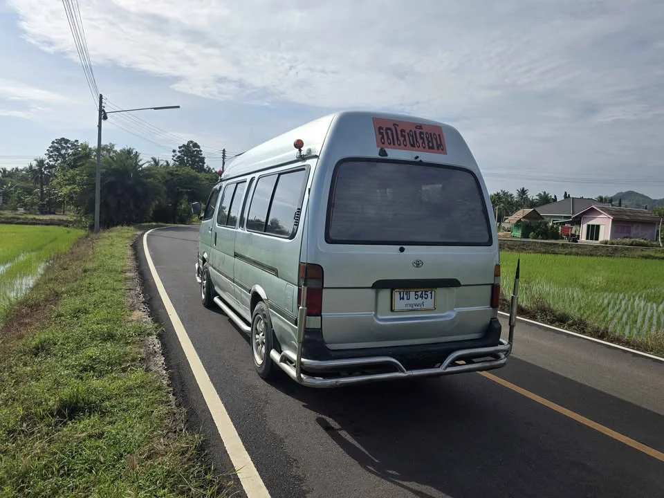 2004 Toyota Commuter IV (H100) 2