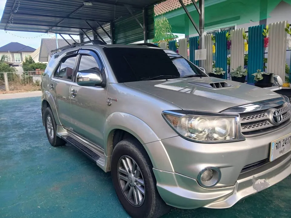 2005 Toyota Fortuner I 3