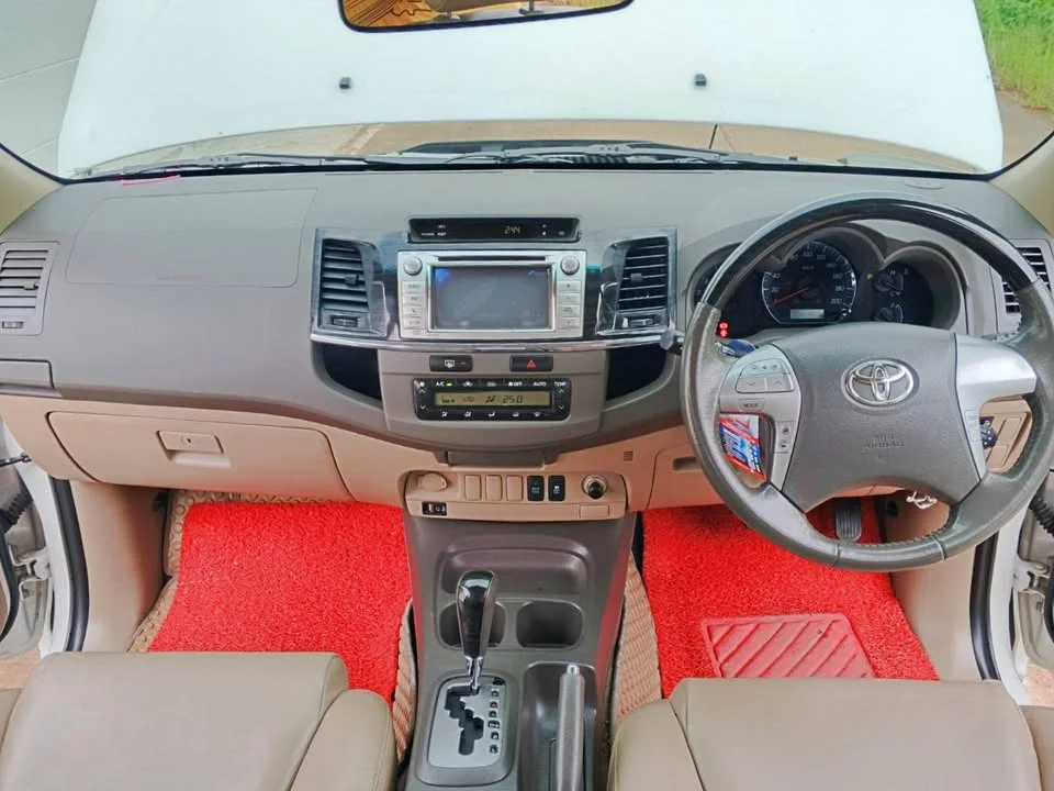 2012 Toyota Fortuner I 3