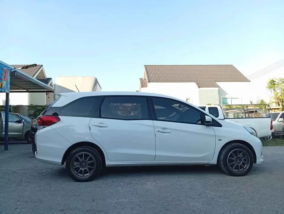 2016 Honda Mobilio II 2