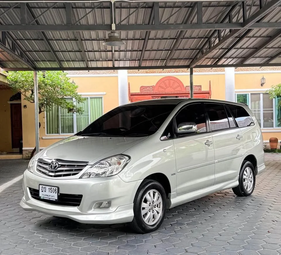 2010 Toyota Innova I 2