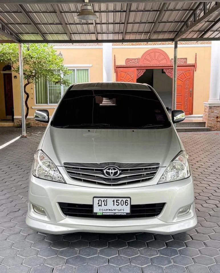 2010 Toyota Innova I 3
