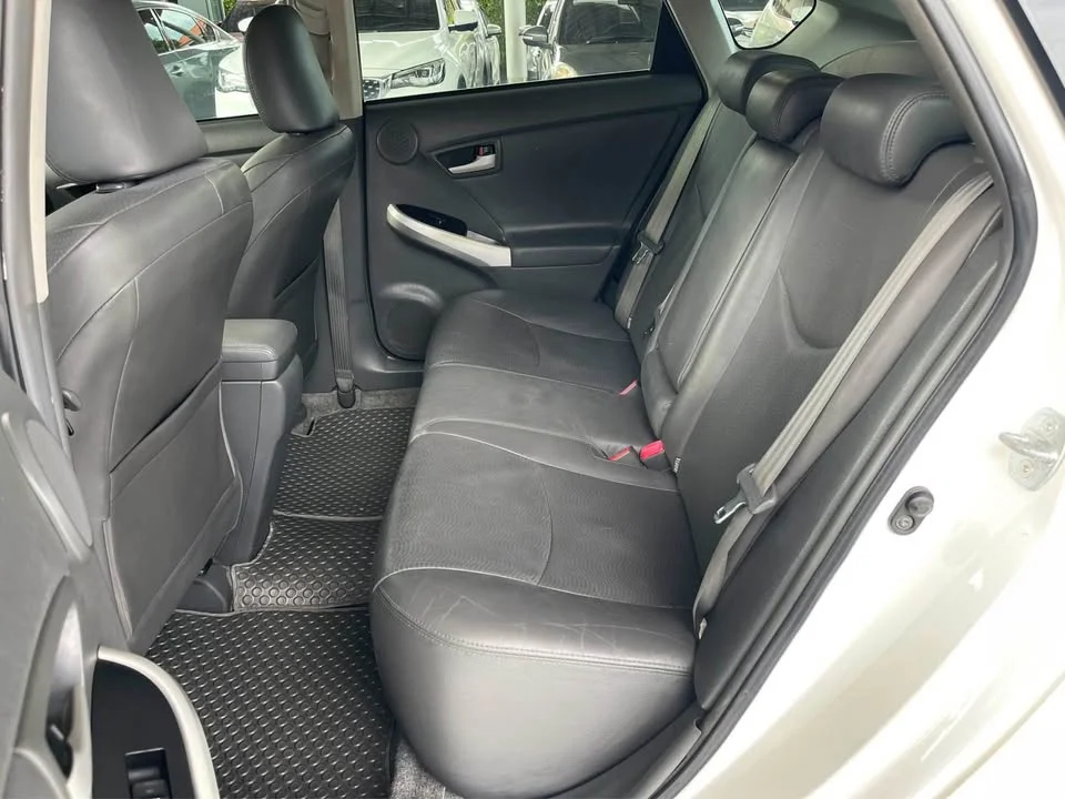 2010 Toyota Prius III 3
