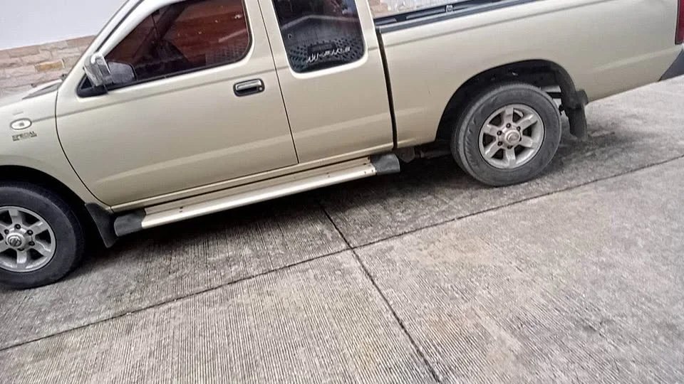 2003 Nissan Frontier I 2