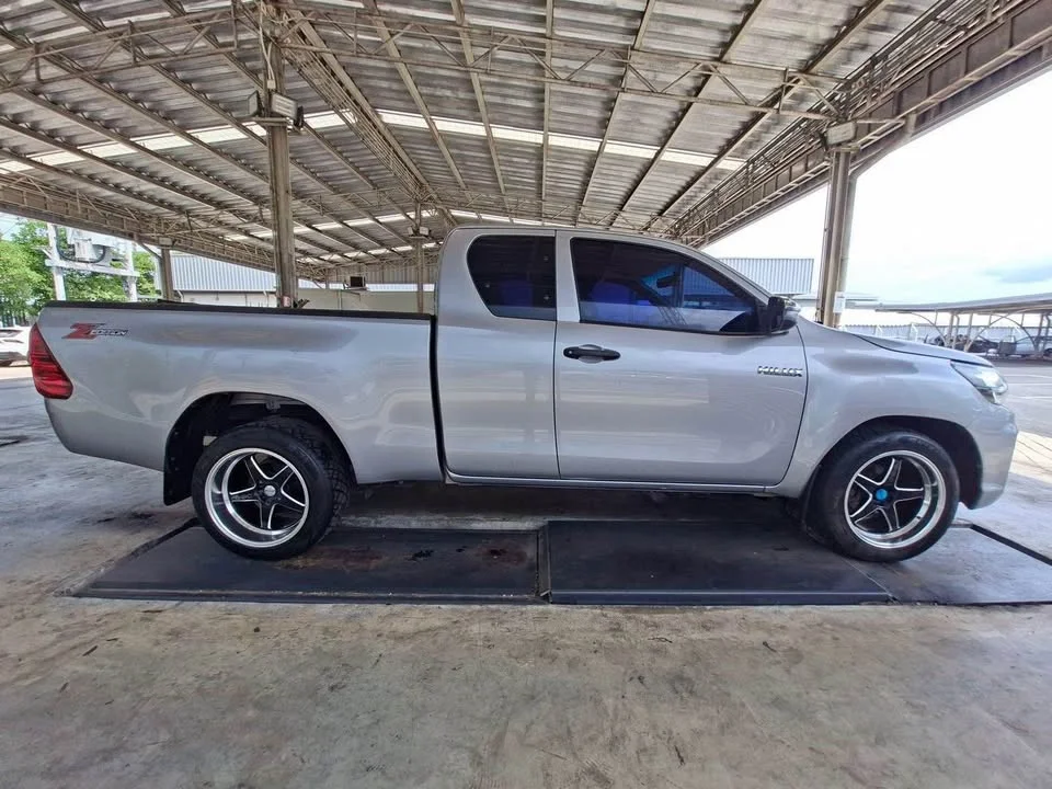 2020 Toyota Hilux VIII 2