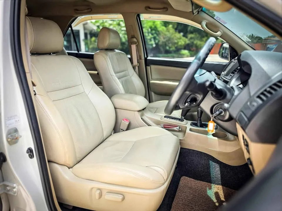 2012 Toyota Fortuner I 3