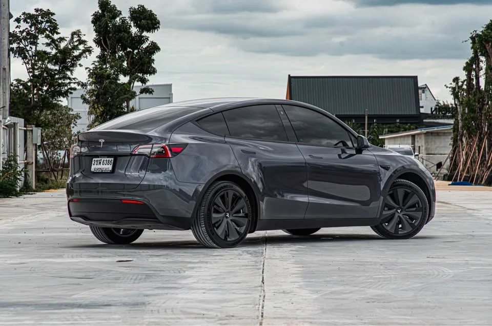 2023 Tesla Model Y 2