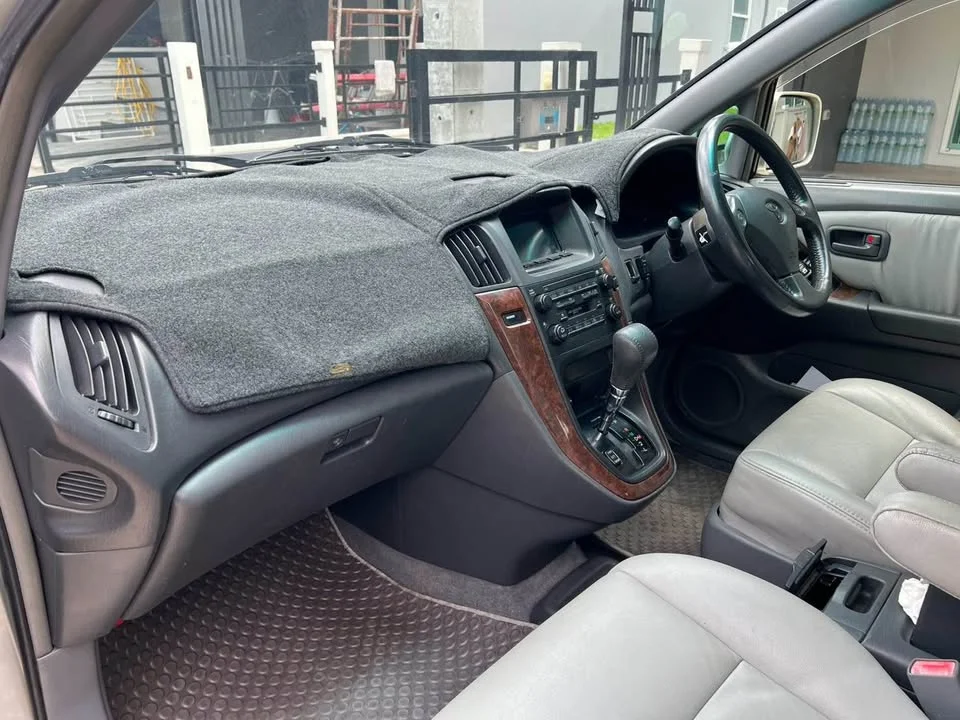 2000 Toyota Harrier I 3