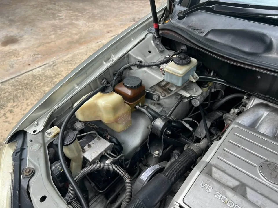 2000 Toyota Harrier I 2