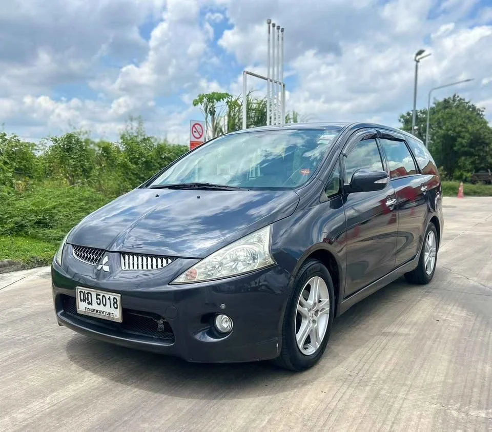 2008 Mitsubishi Space Wagon IV 2