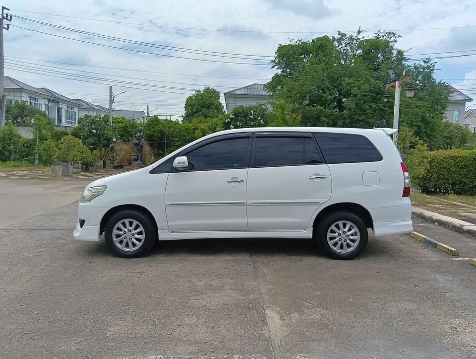 2012 Toyota Innova I 3
