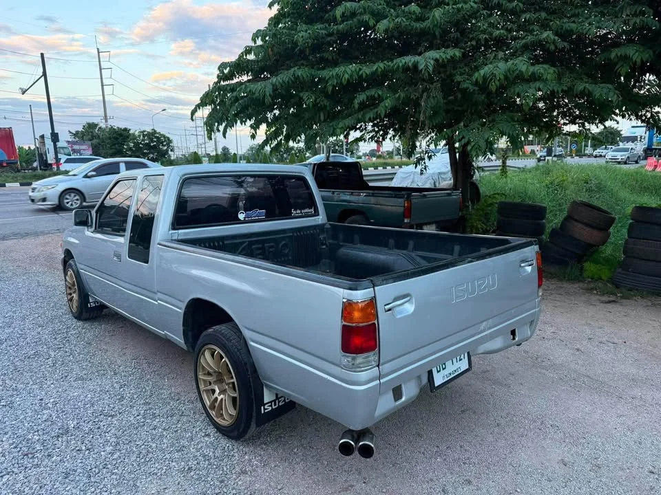 1992 Isuzu TFR III 2