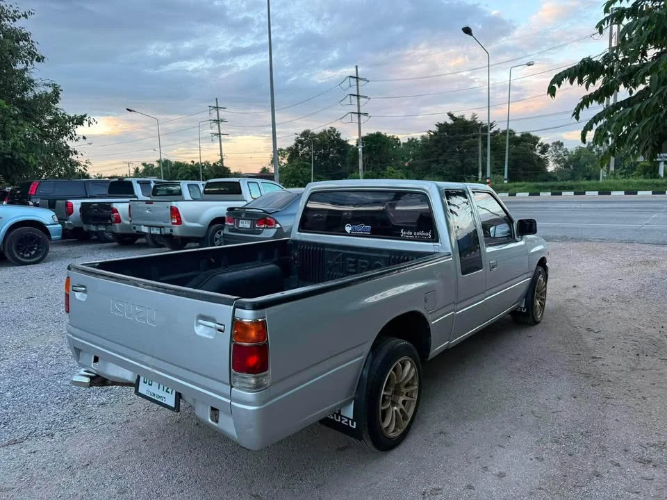 1992 Isuzu TFR III 3