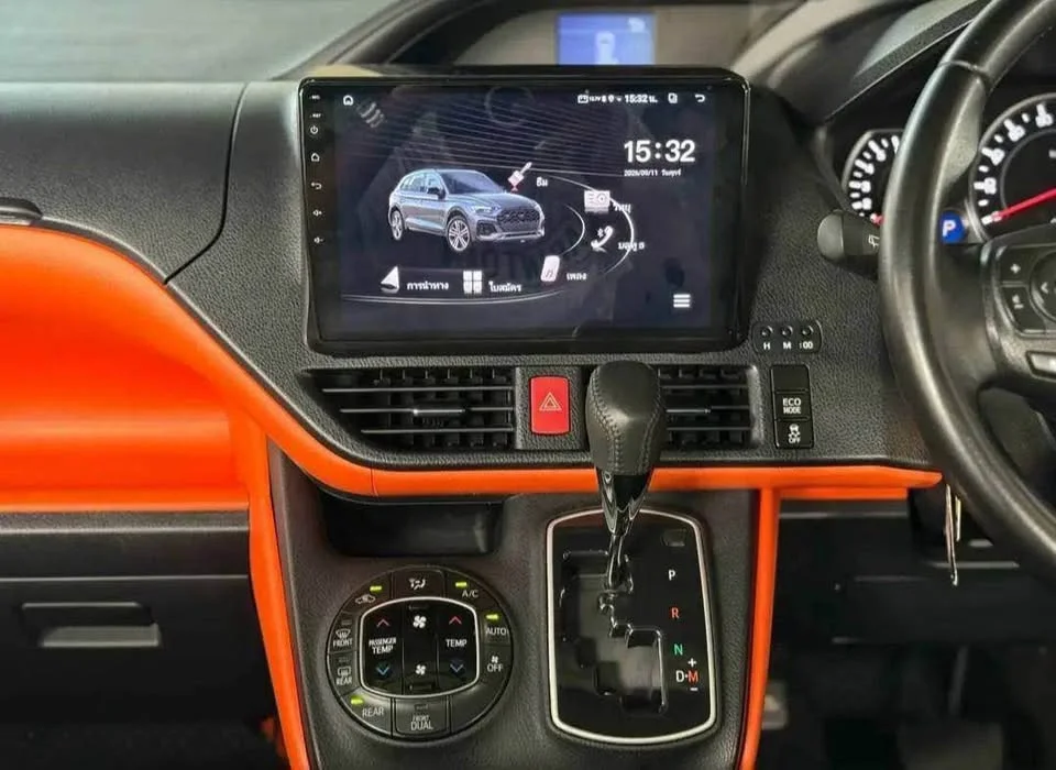 2014 Toyota Voxy III 2