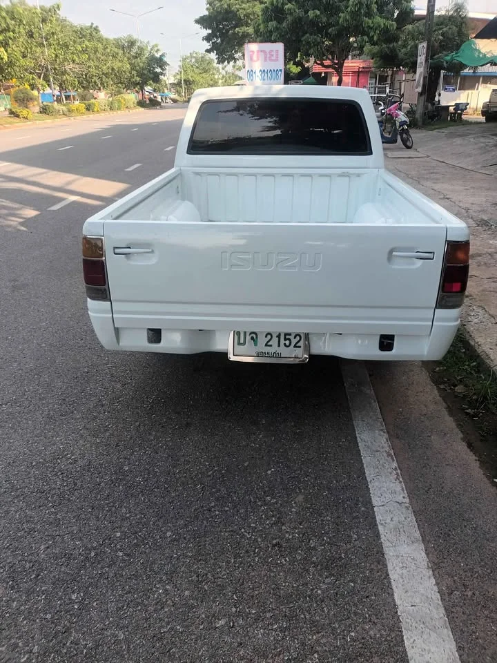Isuzu TFR III 2