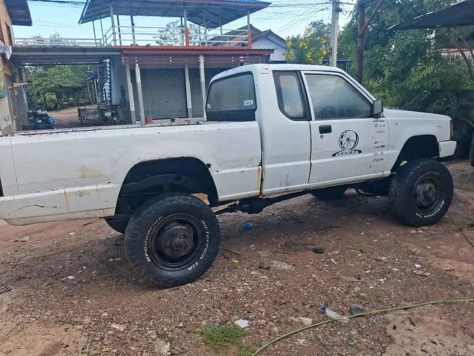 1994 Mitsubishi Triton II 2