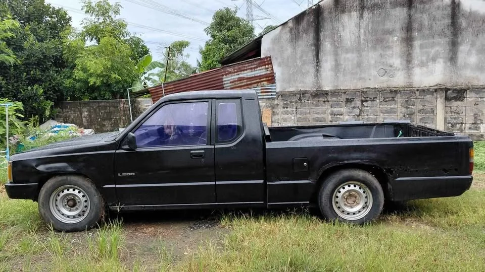 1997 Mitsubishi Triton II 3