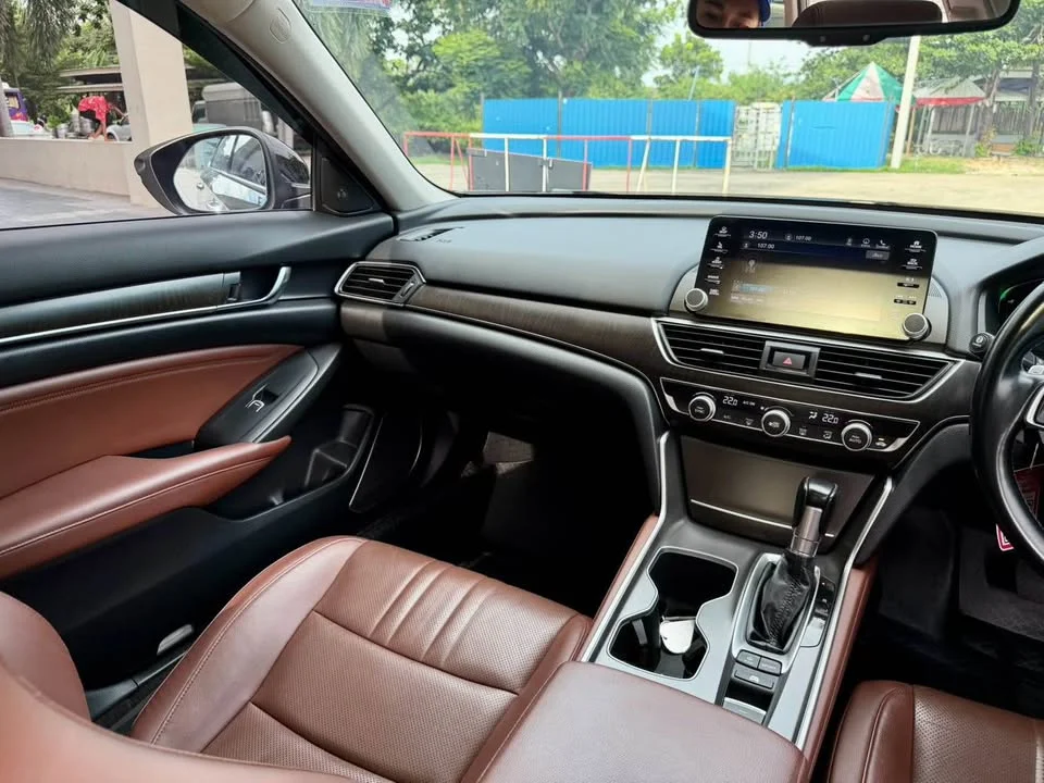 2019 Honda Accord X 3