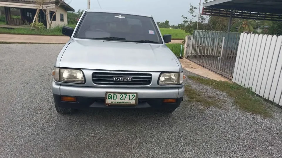 1996 Isuzu TFR III 2