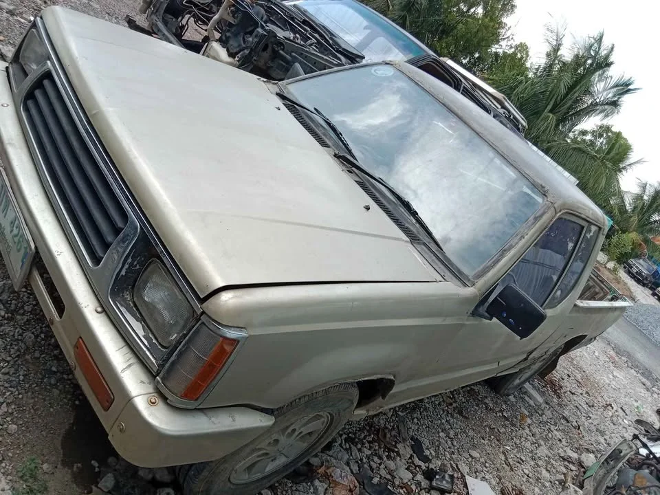 1990 Mitsubishi Triton II 3