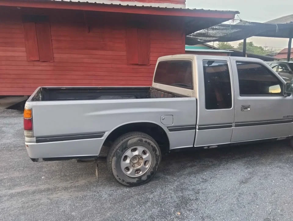 1993 Isuzu TFR III 2