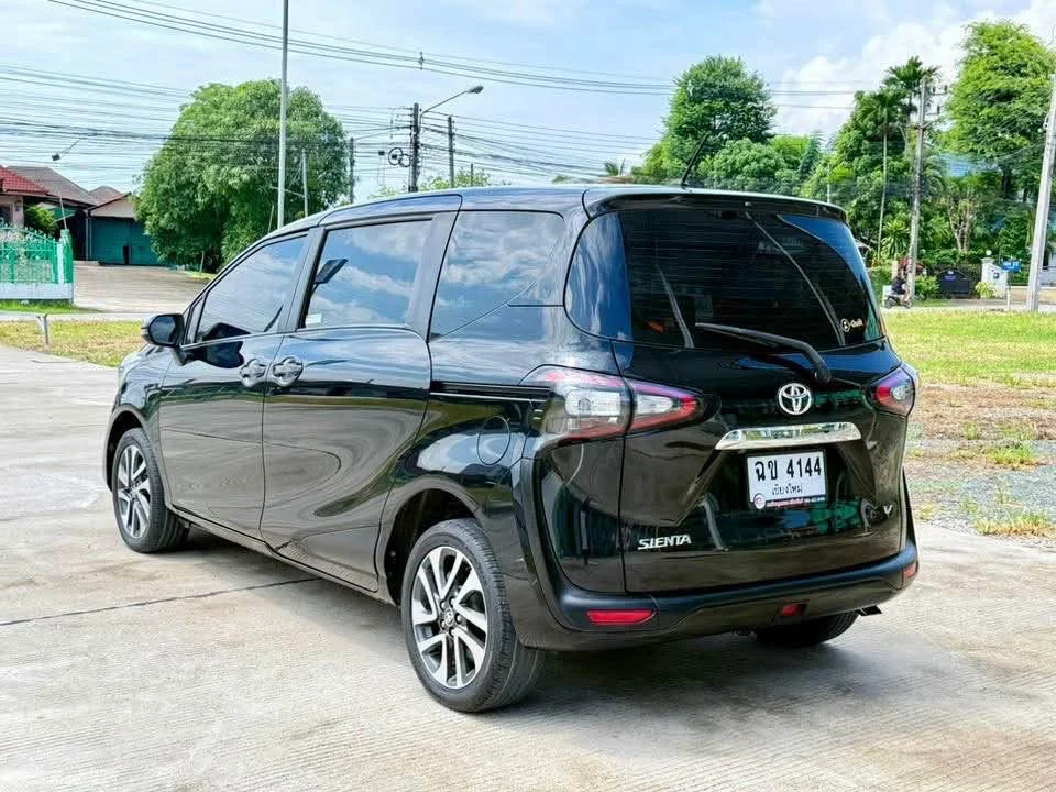 2016 Toyota Sienta II 2