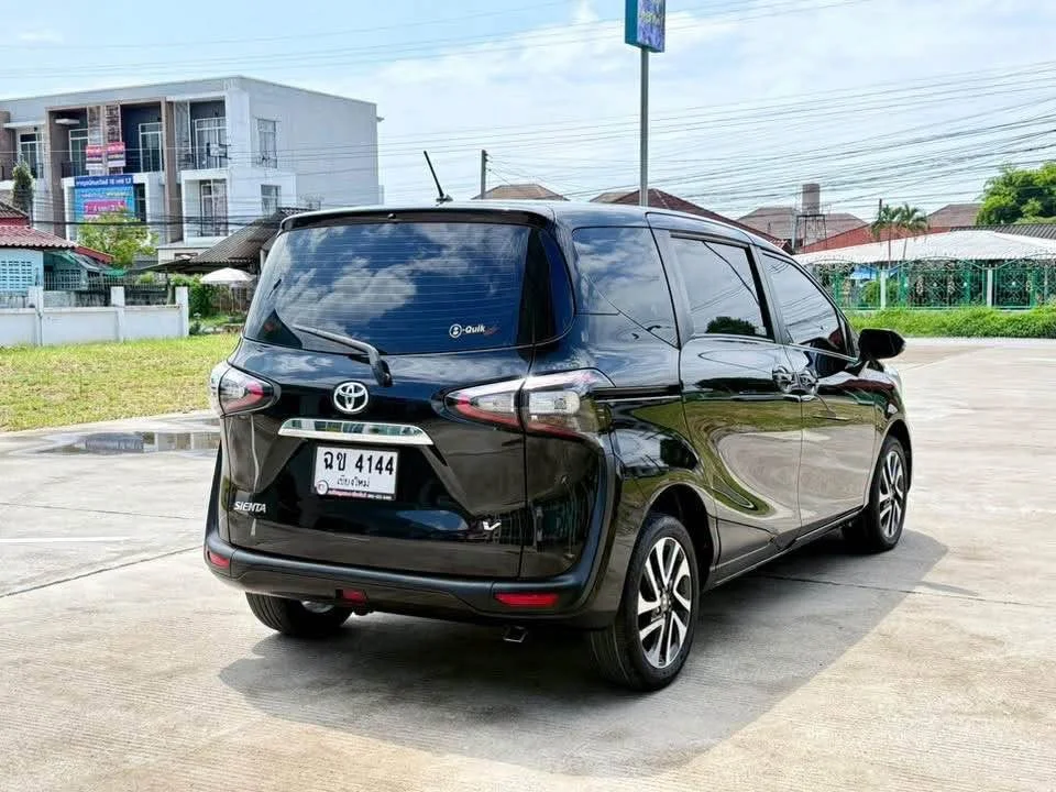 2016 Toyota Sienta II 3